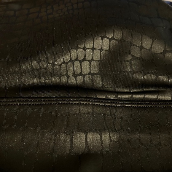 Marika Shiny Reptile Workout Crop Top Size XL New - Picture 2 of 6